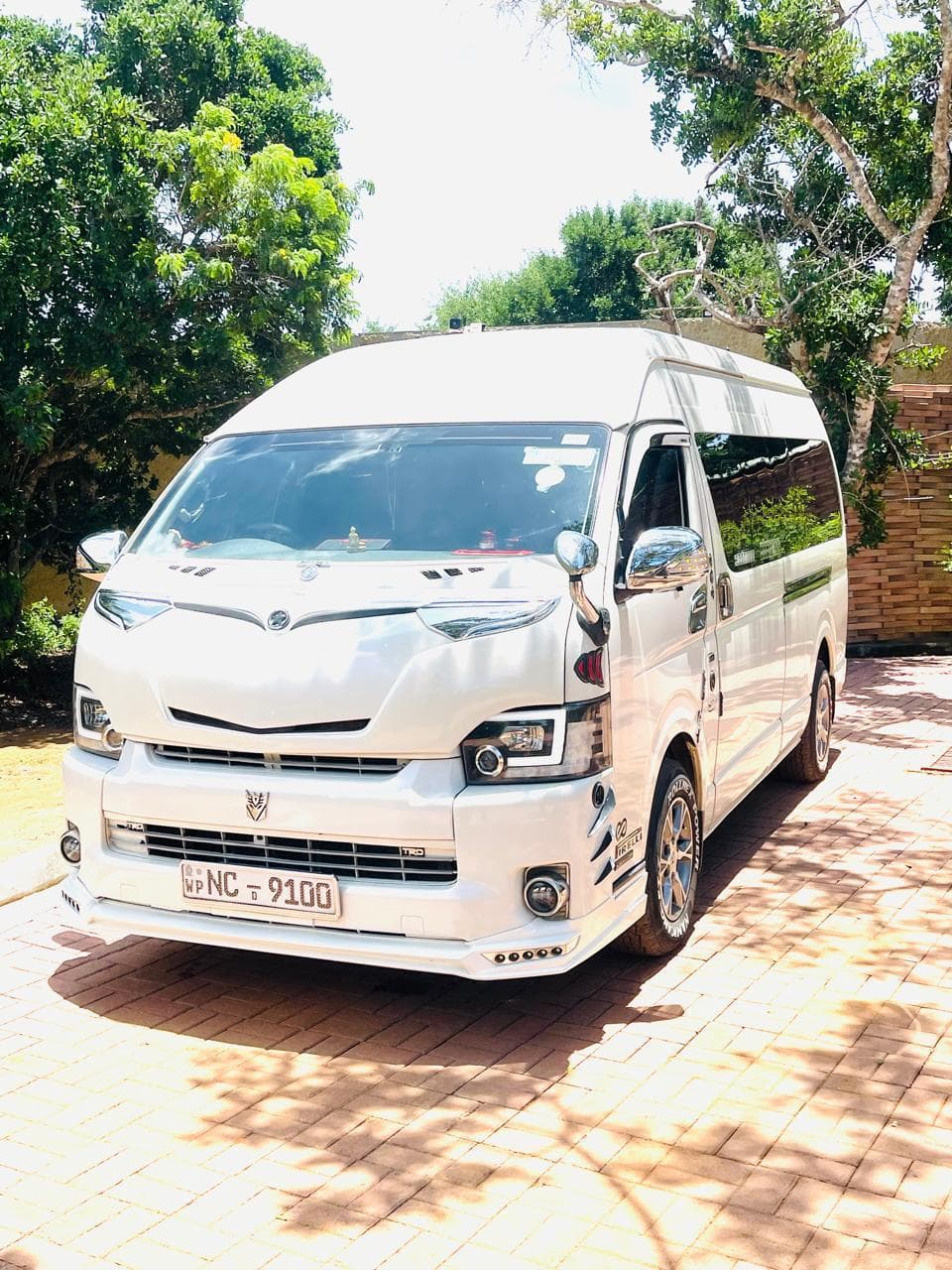 Van Tours — chauffeur-driven van tours for Sri Lanka tours